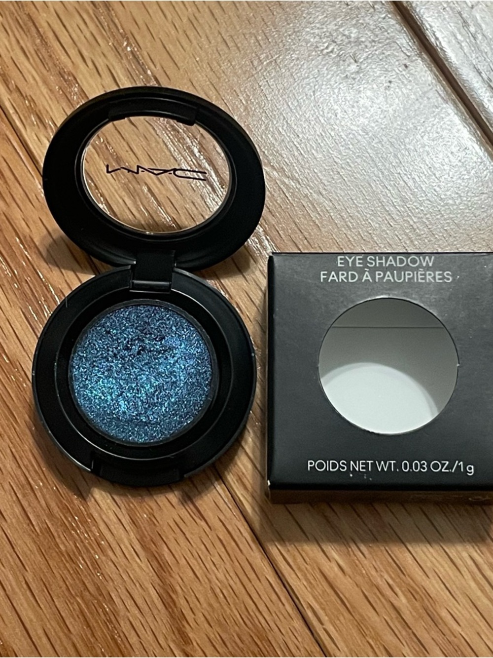 MAC Cosmetics Shapeshift Chrome Eyeshadow in Ethereal